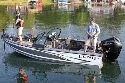 Lund 1875 Pro-V Boat