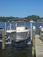 Mako 282 Center Console 2001 Mako 282 Center Console boat docked on a sunny day.