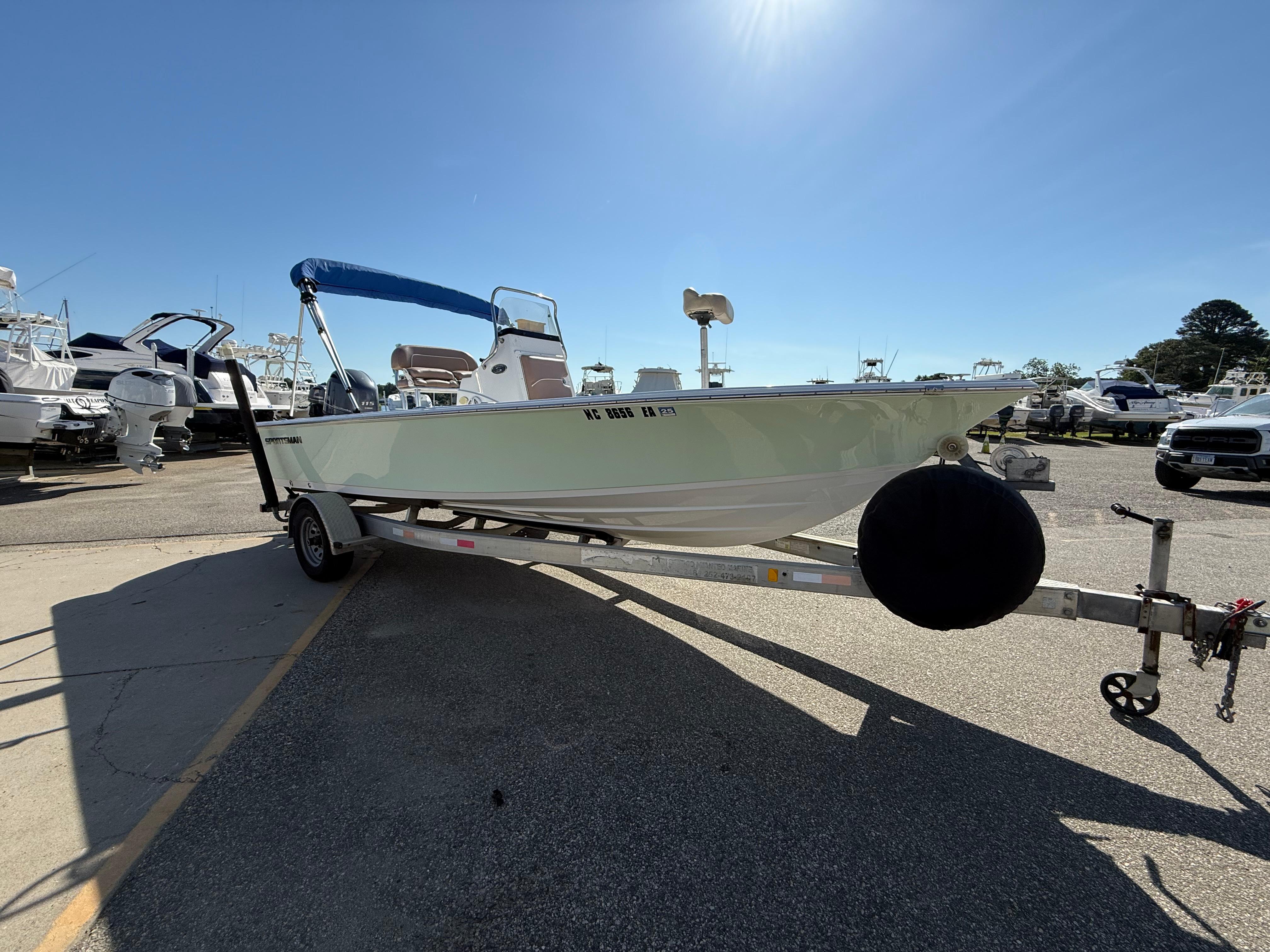 2015 Sportsman Masters 207 Bay Boat