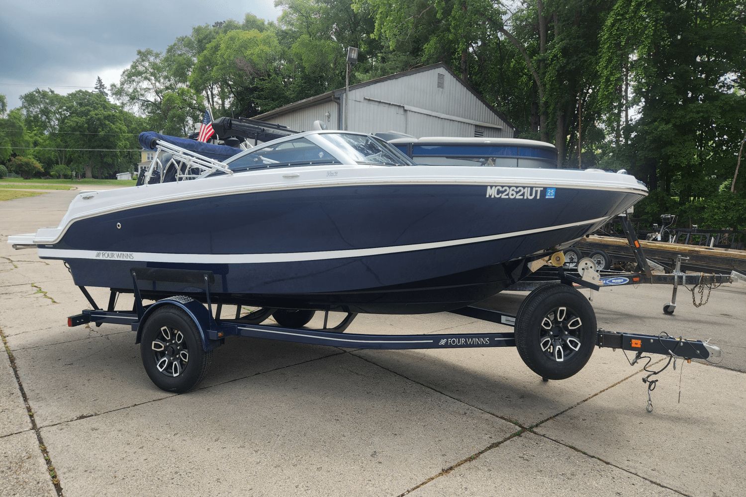 2022 Four Winns HD2