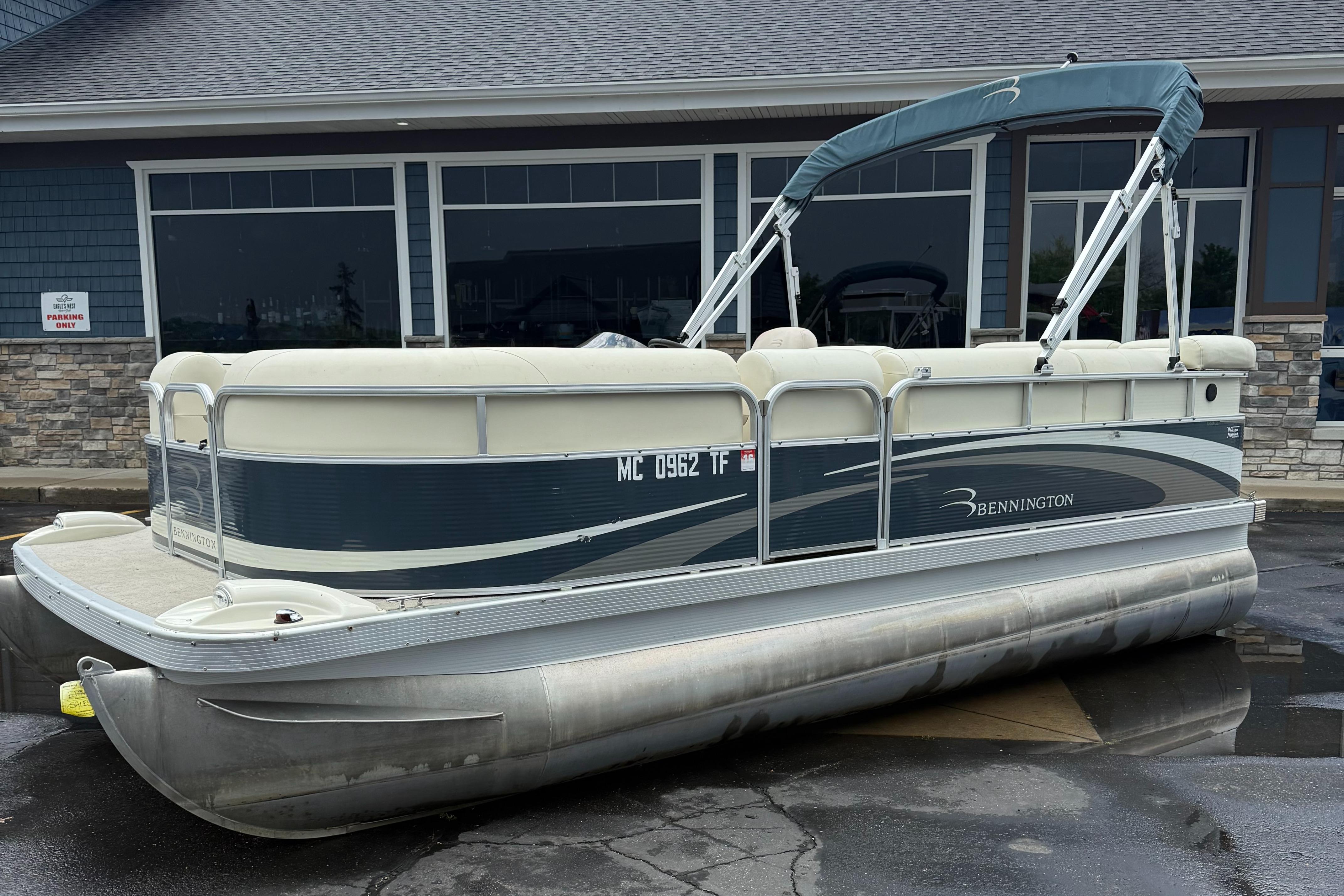 Bennington 1850GL 2009 Bennington 1850GL pontoon boat parked outside a building.