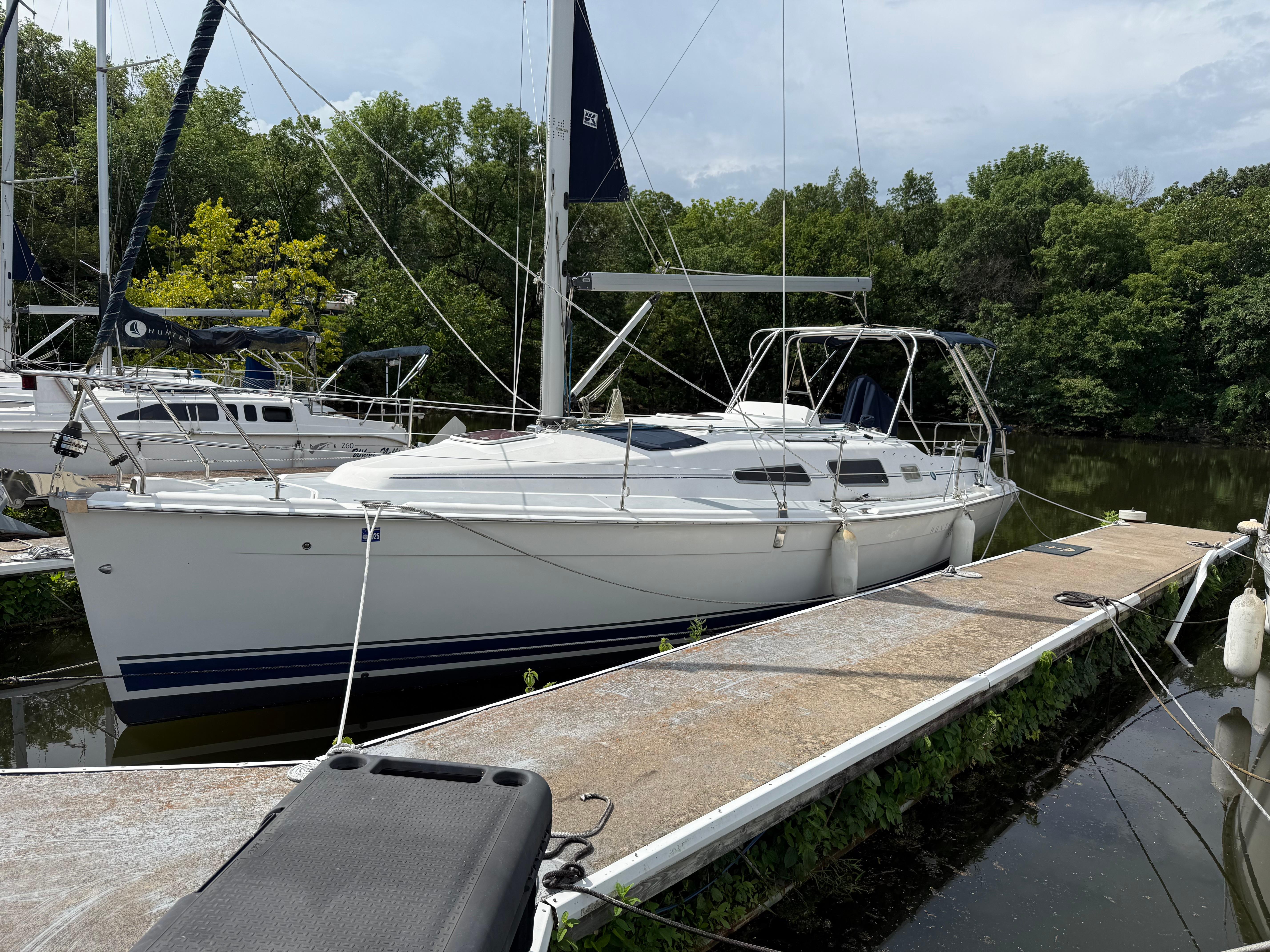 Hunter 33