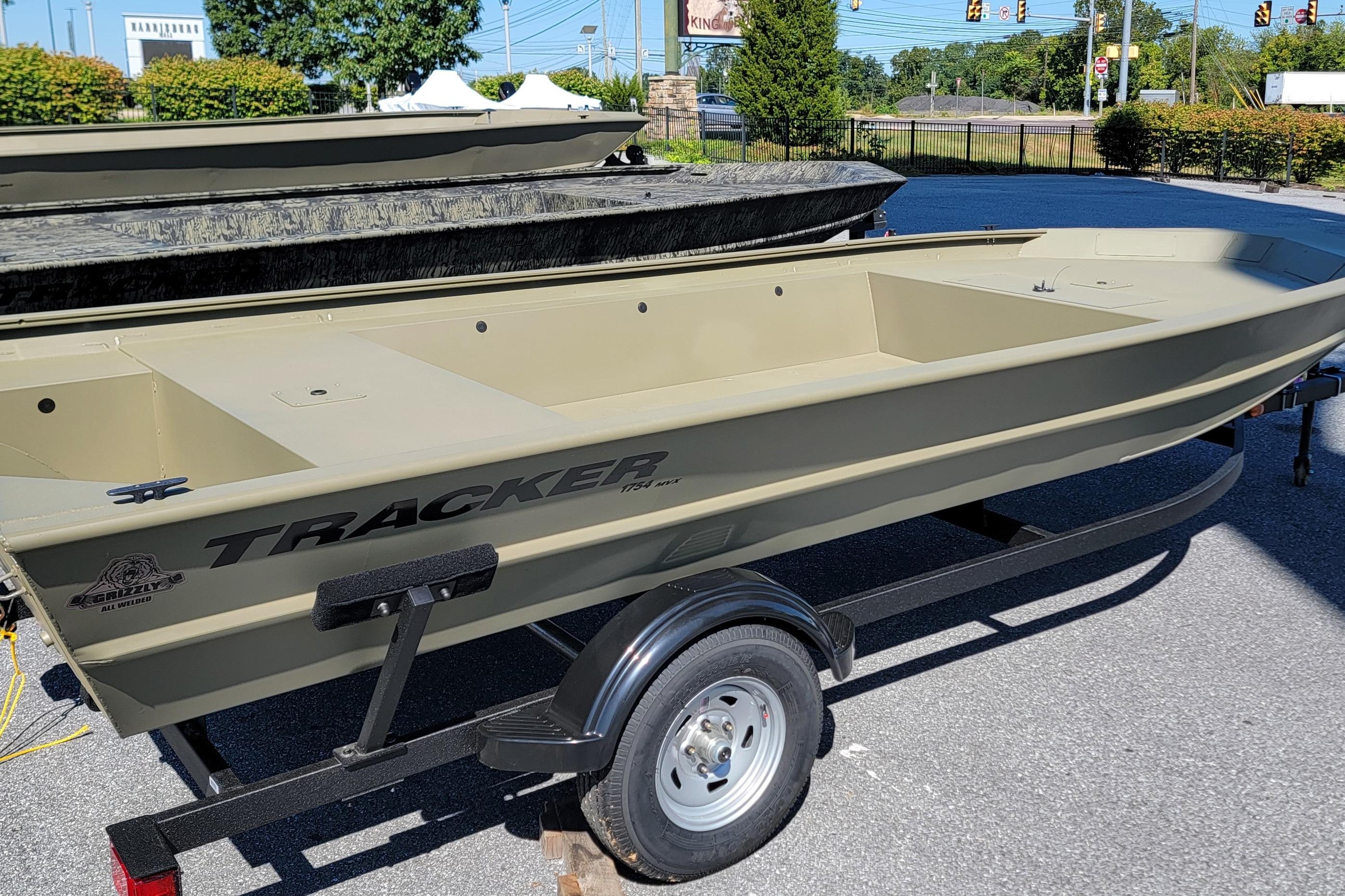2026 Tracker Grizzly 1754 Utility