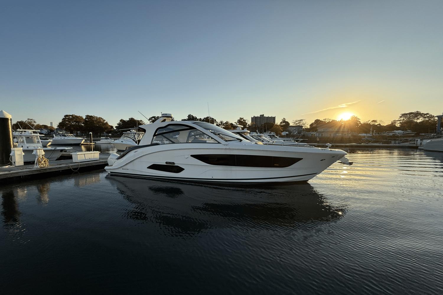 2023 Sea Ray Sundancer 370 Outboard