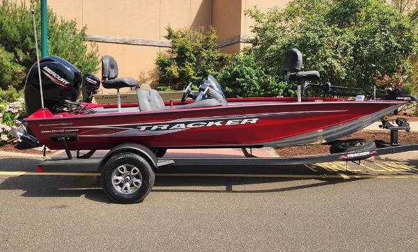 Tracker Pro Team 195 TXW Tournament Edition 2024 Tracker Pro Team 195 TXW Tournament Edition boat in red on a trailer.