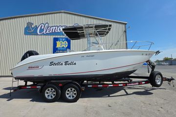 2006 Boston Whaler 240 Outrage