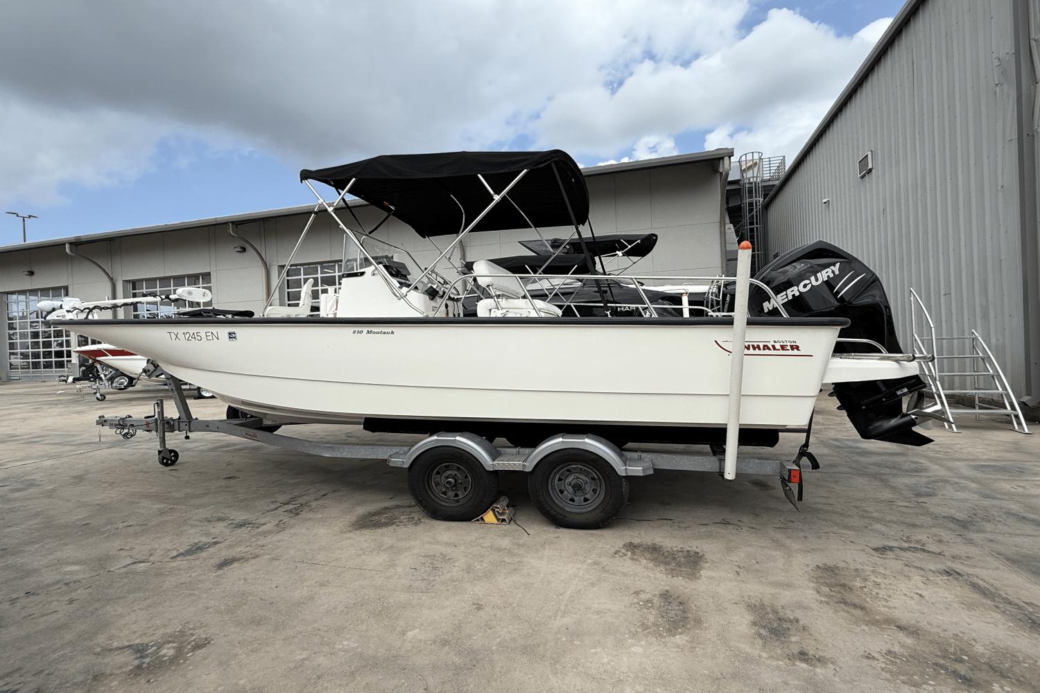 Boston Whaler 210 Montauk