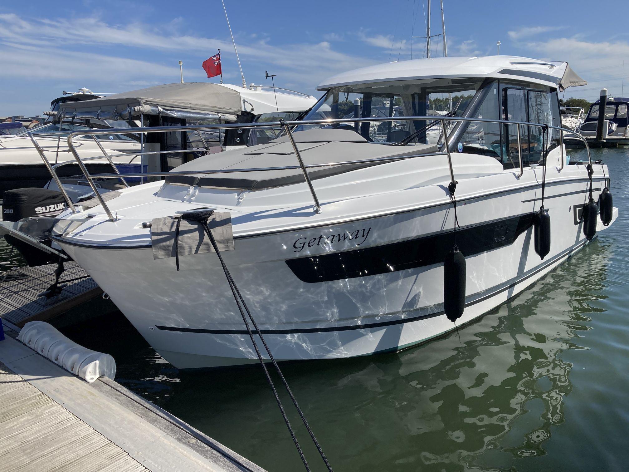 Jeanneau Merry Fisher 895 Offshore 2022 Jeanneau Merry Fisher 895 Offshore docked at marina, sunny day.