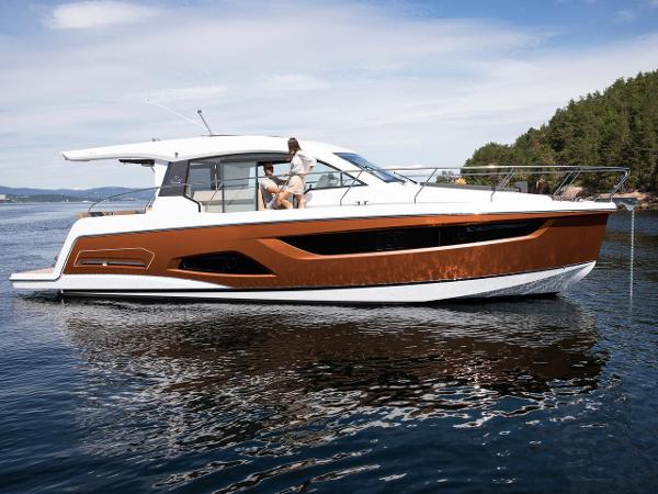 2025 Sealine C390