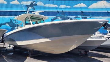 2016 Boston Whaler 370 Outrage