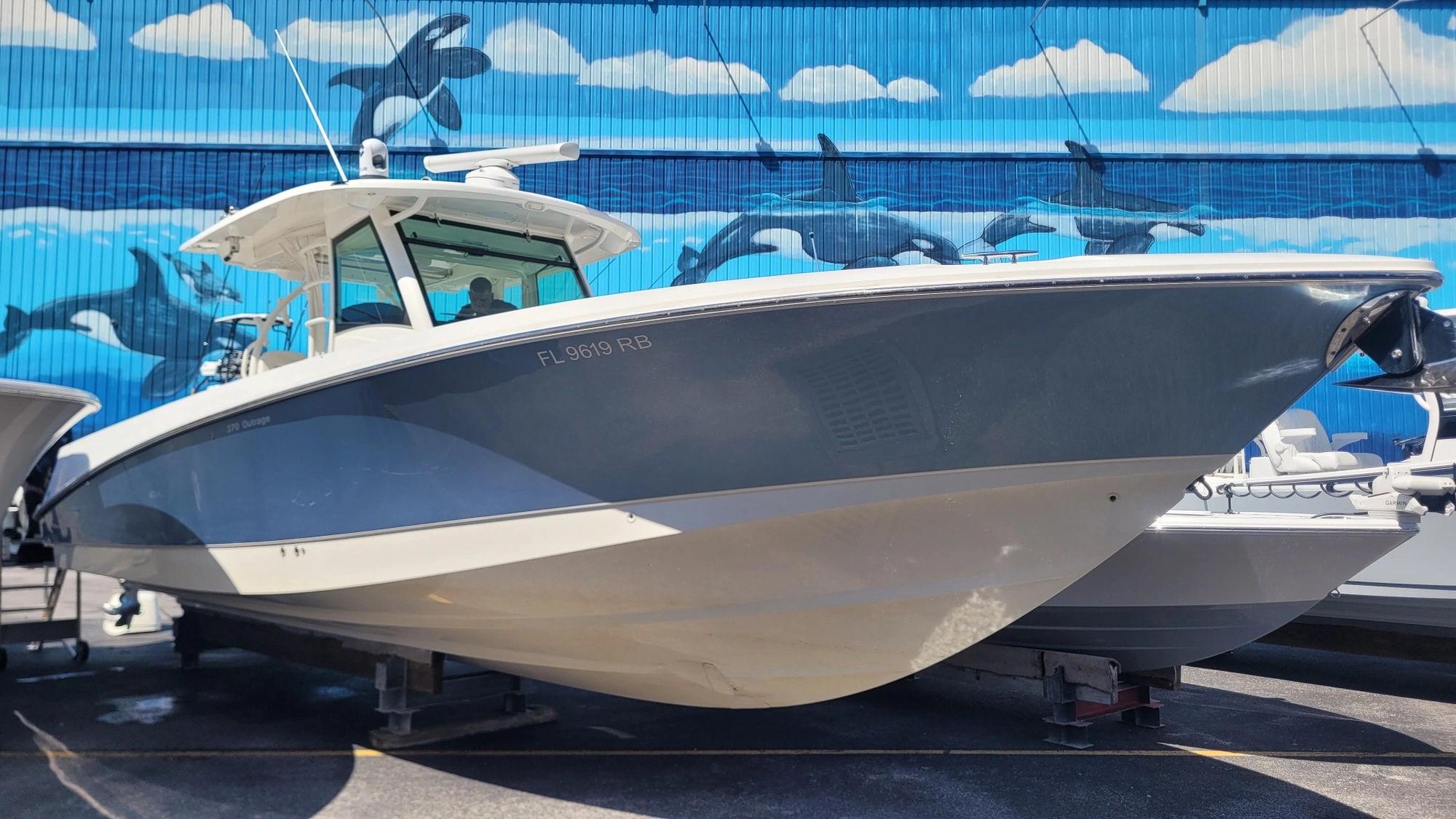 2016 Boston Whaler 370 Outrage