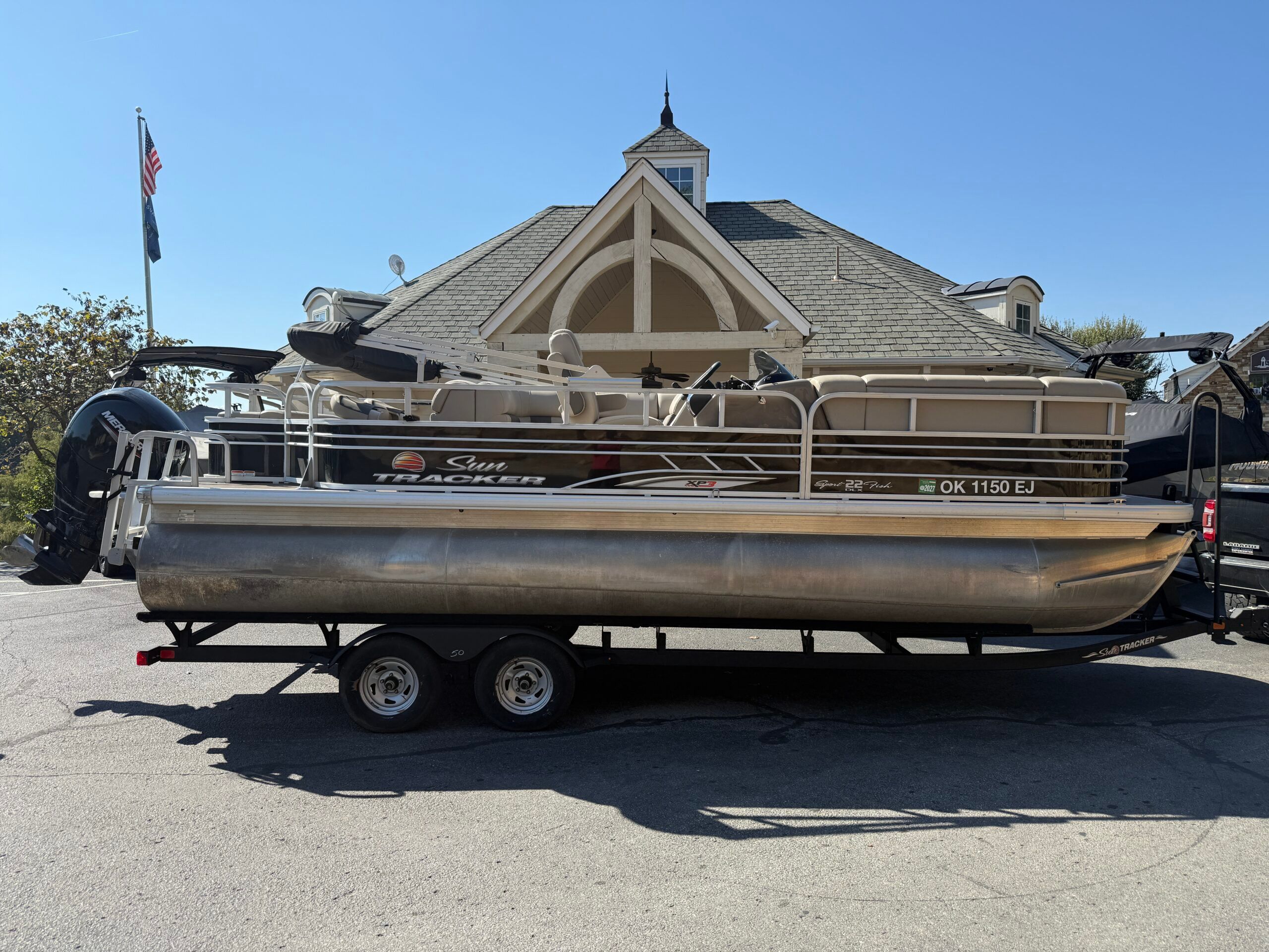 2022 Tracker Sport Fish 22 DLX XP3