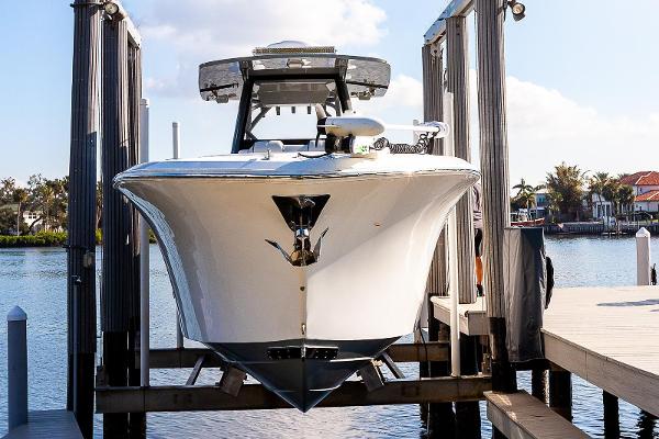 2023 Front Runner 36 Center Console