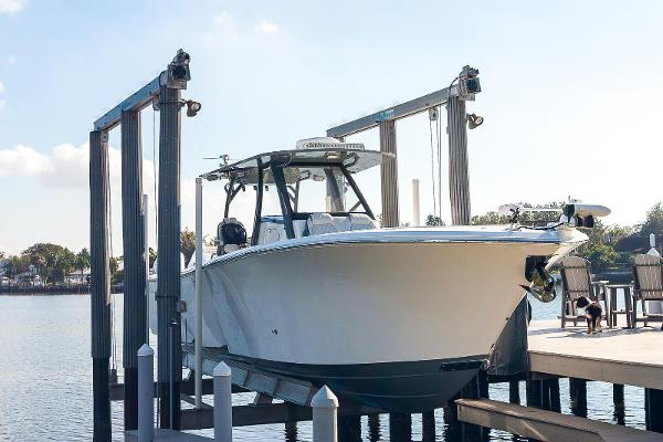 2023 Front Runner 36 Center Console
