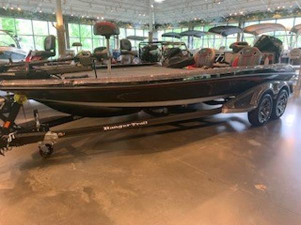 Ranger Z521R Ranger Cup Equipped 2024 Ranger Z521R Ranger Cup Equipped boat on display in showroom.