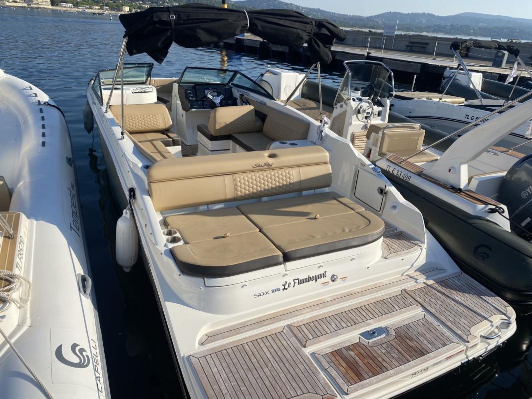 2023 Sea Ray SDX 270