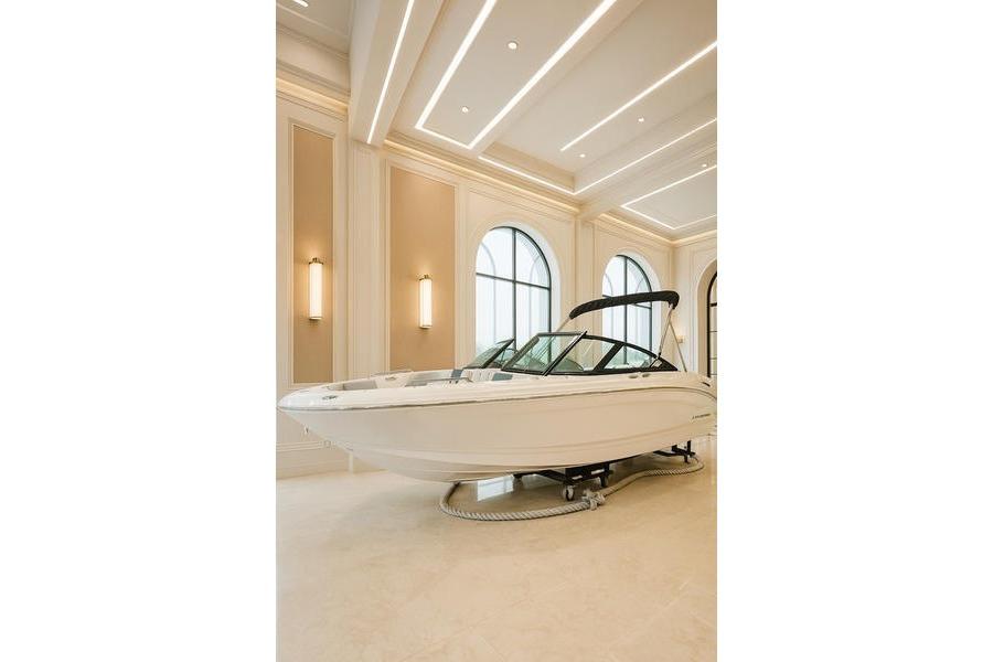 Chaparral 21 SSi 2025 Chaparral 21 SSi boat displayed indoors with elegant lighting and arched windows.