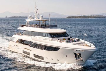 2018 Custom Line Navetta 33
