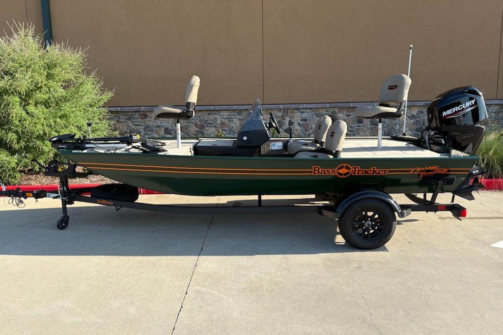 2026 Tracker Bass Tracker Classic Limited