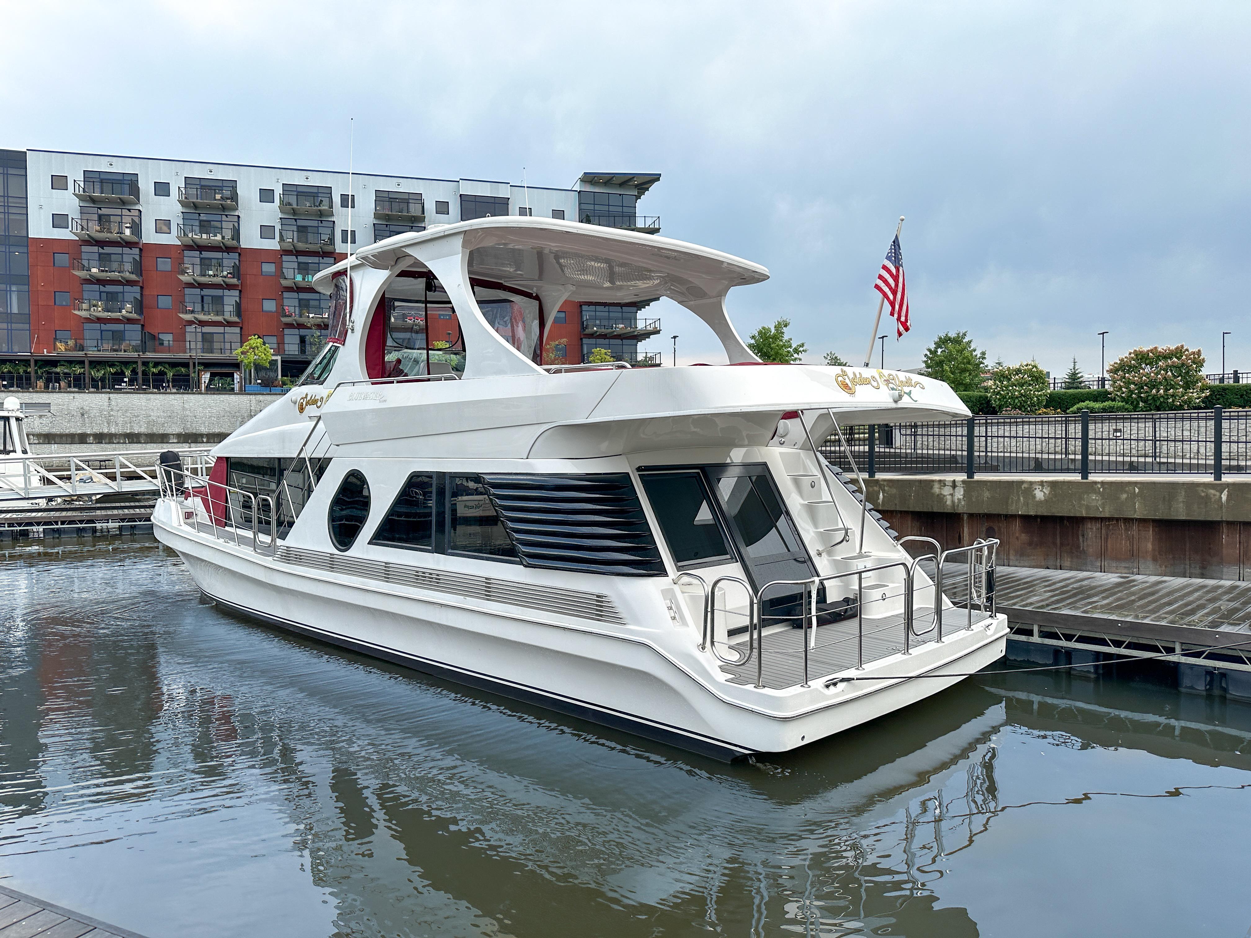 2012 Bluewater 5200 Custom Series Yacht