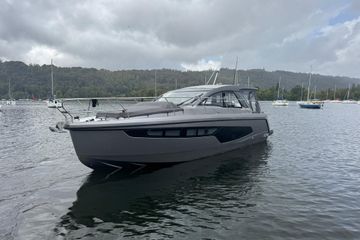 2023 Sealine S335