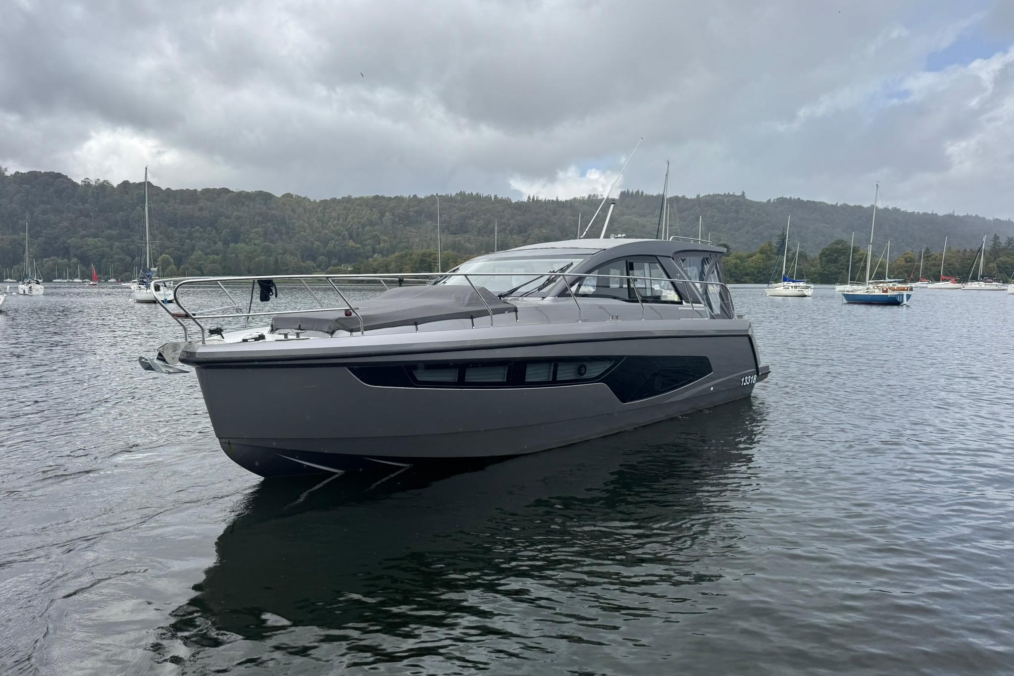 2023 Sealine S335