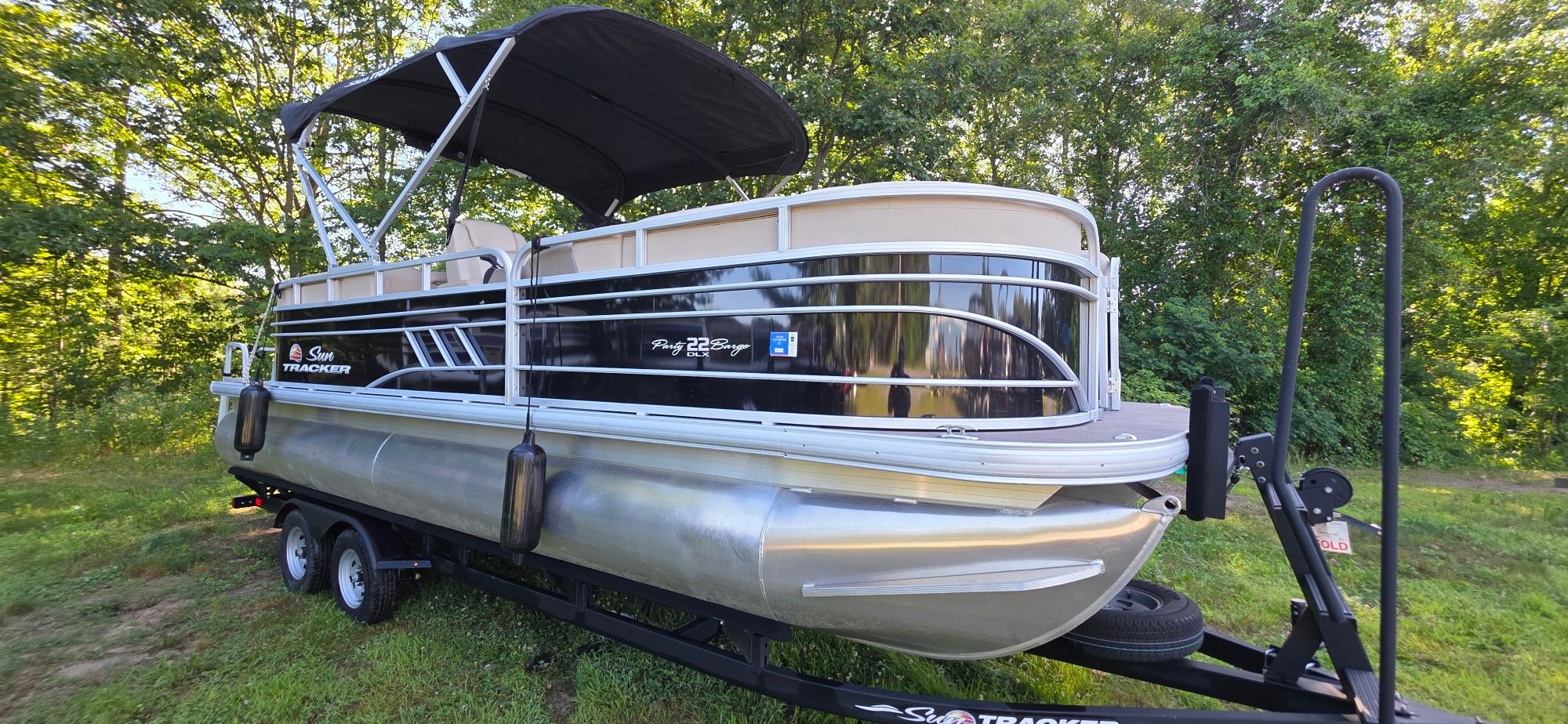 2021 Sun Tracker 22 Party Barge RF