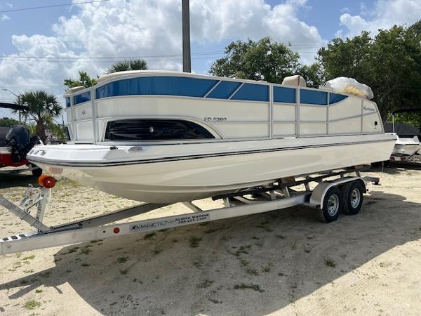 2025 Hurricane FunDeck 2360 SBC OB