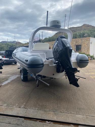 Custom Tercennium Técnica 670 Custom Tercennium Técnica 670 boat, 2022 model, with outboard motor, parked outdoors.
