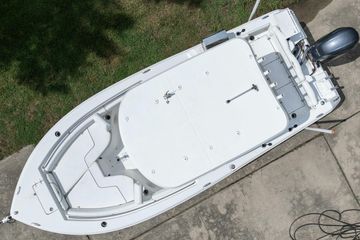 2017 Sea Hunt Ultra 225