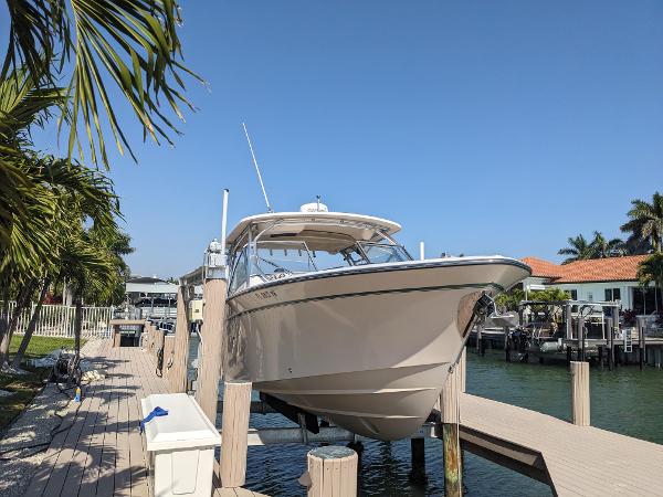 2012 Grady-White Freedom 307