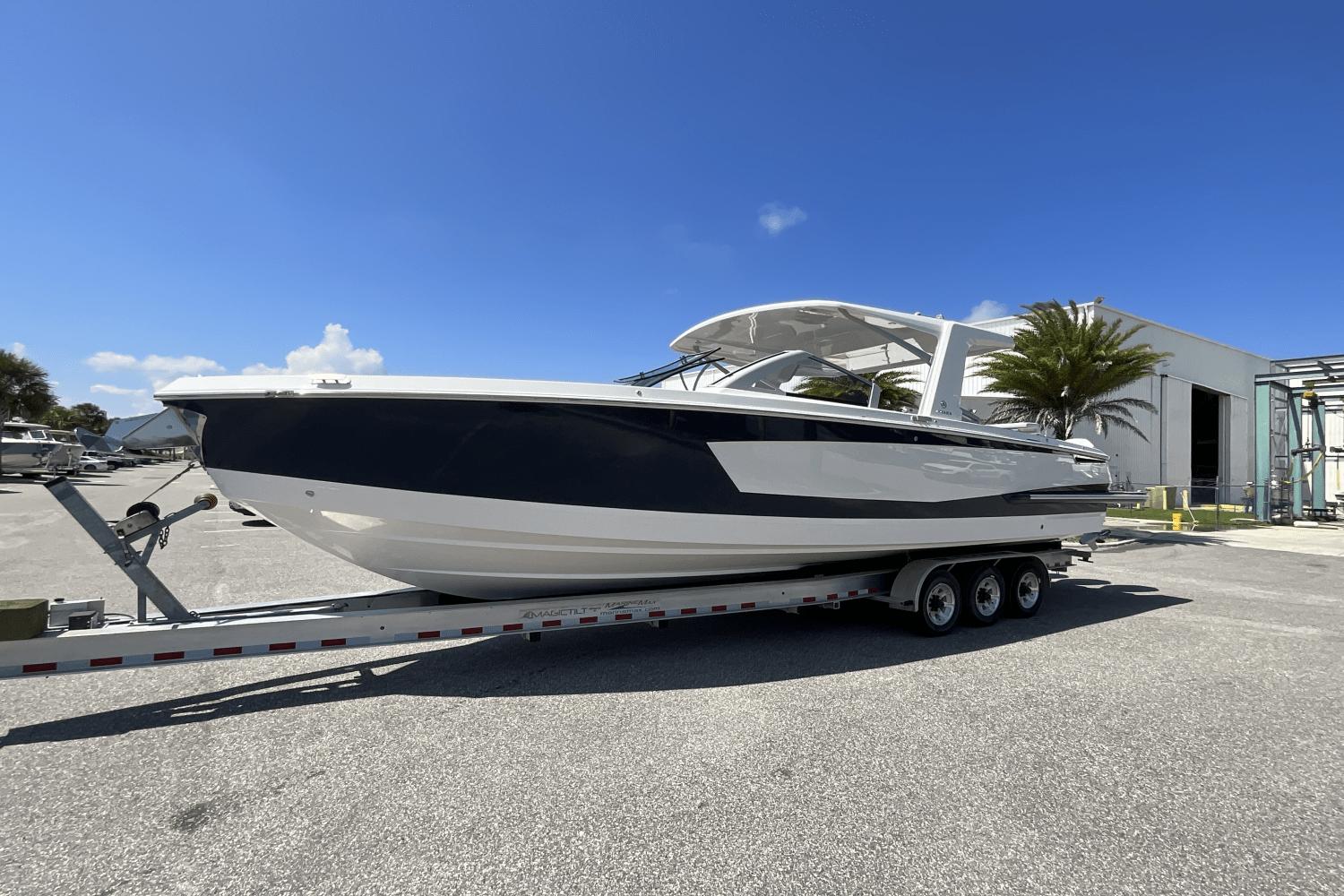 2025 Aviara AV36 Outboard