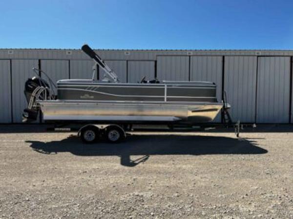 SunCatcher Select 322RC 2025 SunCatcher Select 322RC pontoon boat on trailer, parked outdoors.