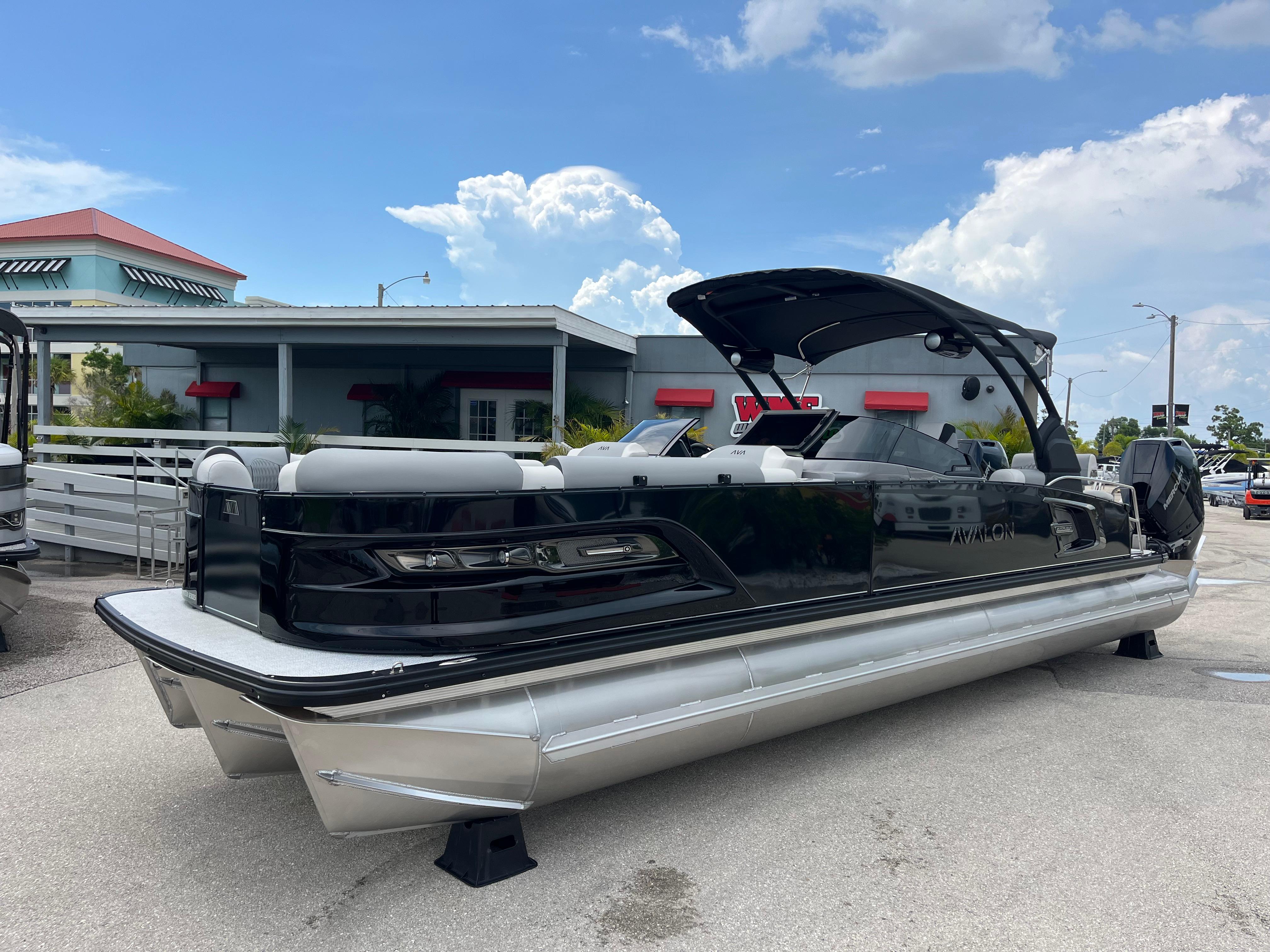 2026 Avalon 2785 Excalibur LTD, Windshield Quad Lounger, Twin Mercury 400hp V-10's