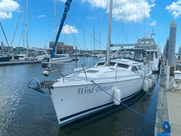 Hunter 426 Deck Saloon