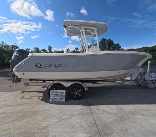 Robalo Center Console R230 In Stock Trailer Included