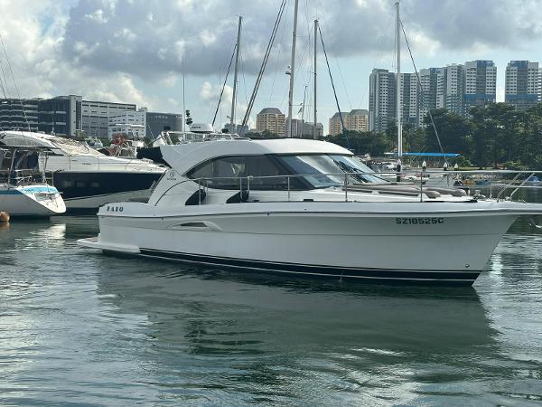 2007 Riviera 3600 Sport Yacht