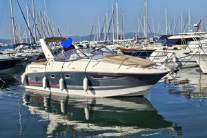 Jeanneau Leader 8 2013 Jeanneau Leader 8 boat docked in a marina, surrounded by other vessels.