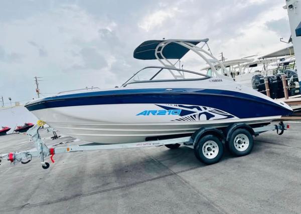 2022 Yamaha Boats AR210
