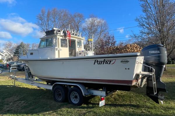 Parker 2520 SL Sport Cabin 2009 Parker 2520 SL Sport Cabin boat on trailer with Yamaha outboard motor.