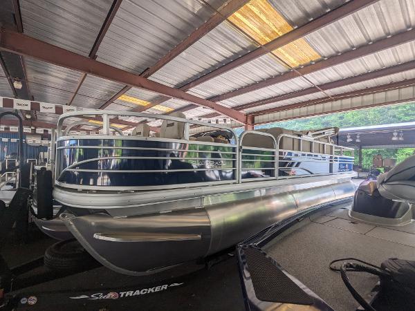 2025 Sun Tracker Fishin' Barge 22 DLX