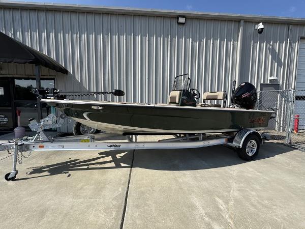 2025 Mako Pro Skiff 18 Backwater Edition