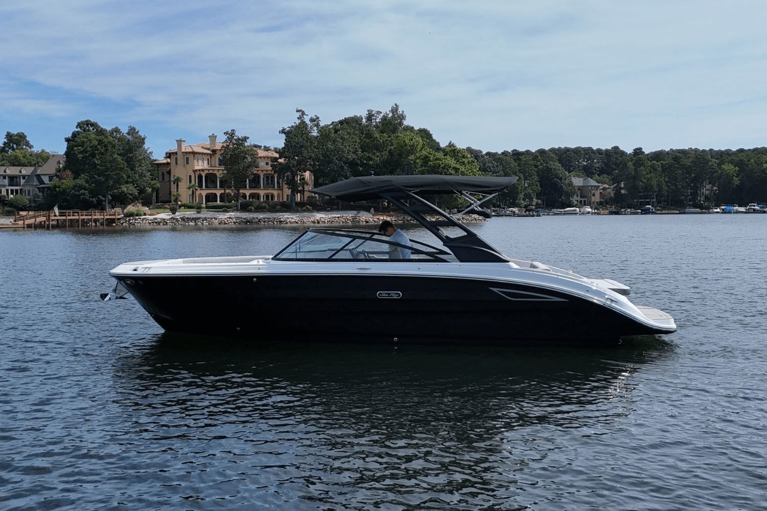 2025 Sea Ray SDX 270