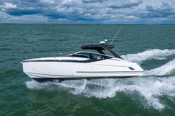 Fairline F//Line 33