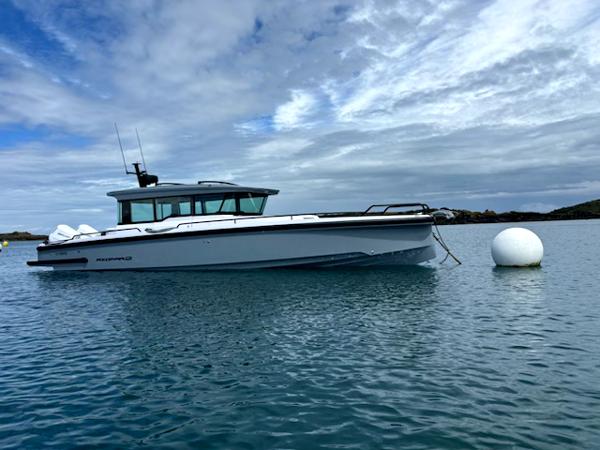 2024 Axopar 37 XC CROSS CABIN