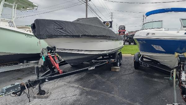 2001 Robalo 2020 Center Console