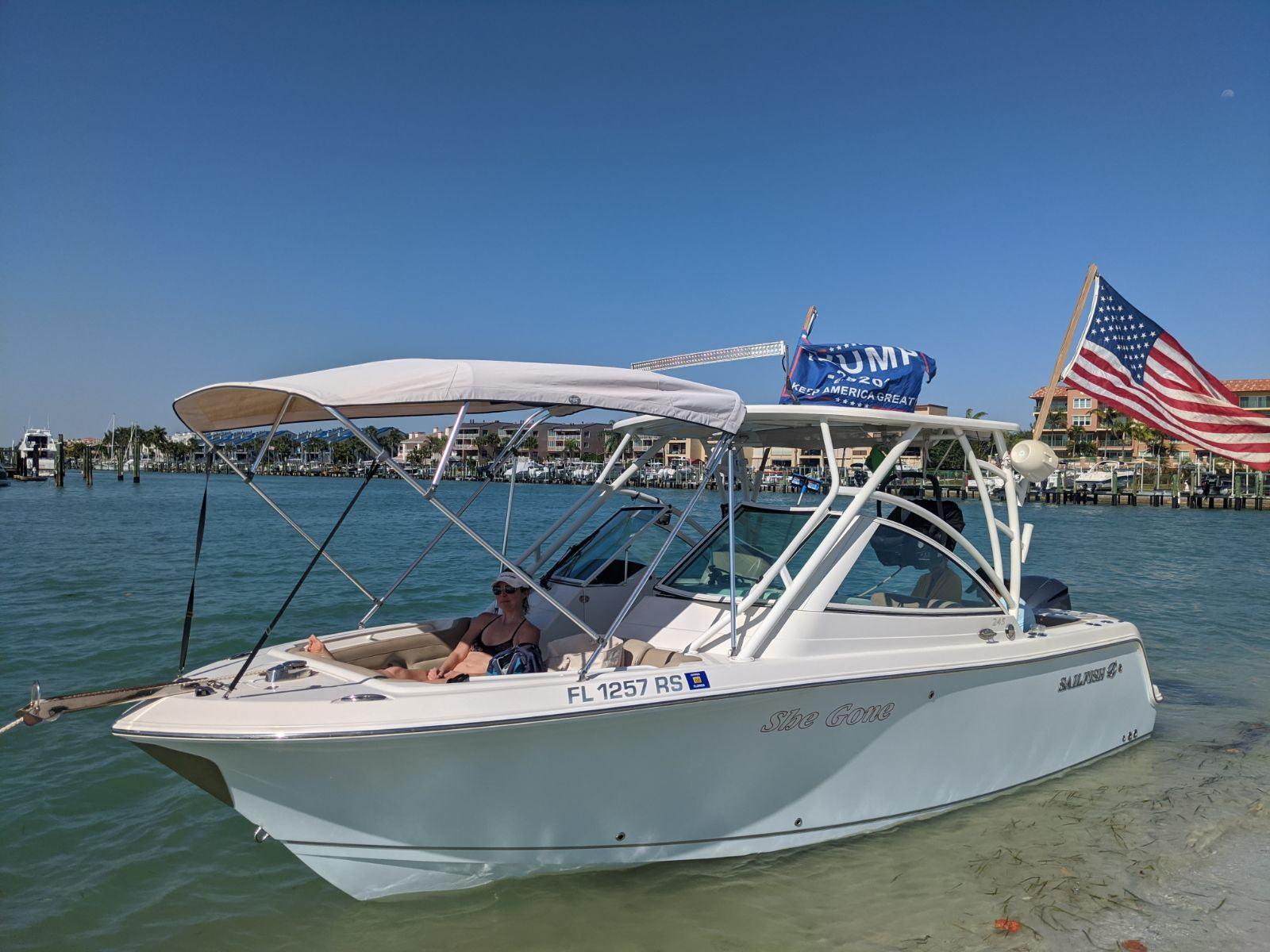 2018 Sailfish 245DC