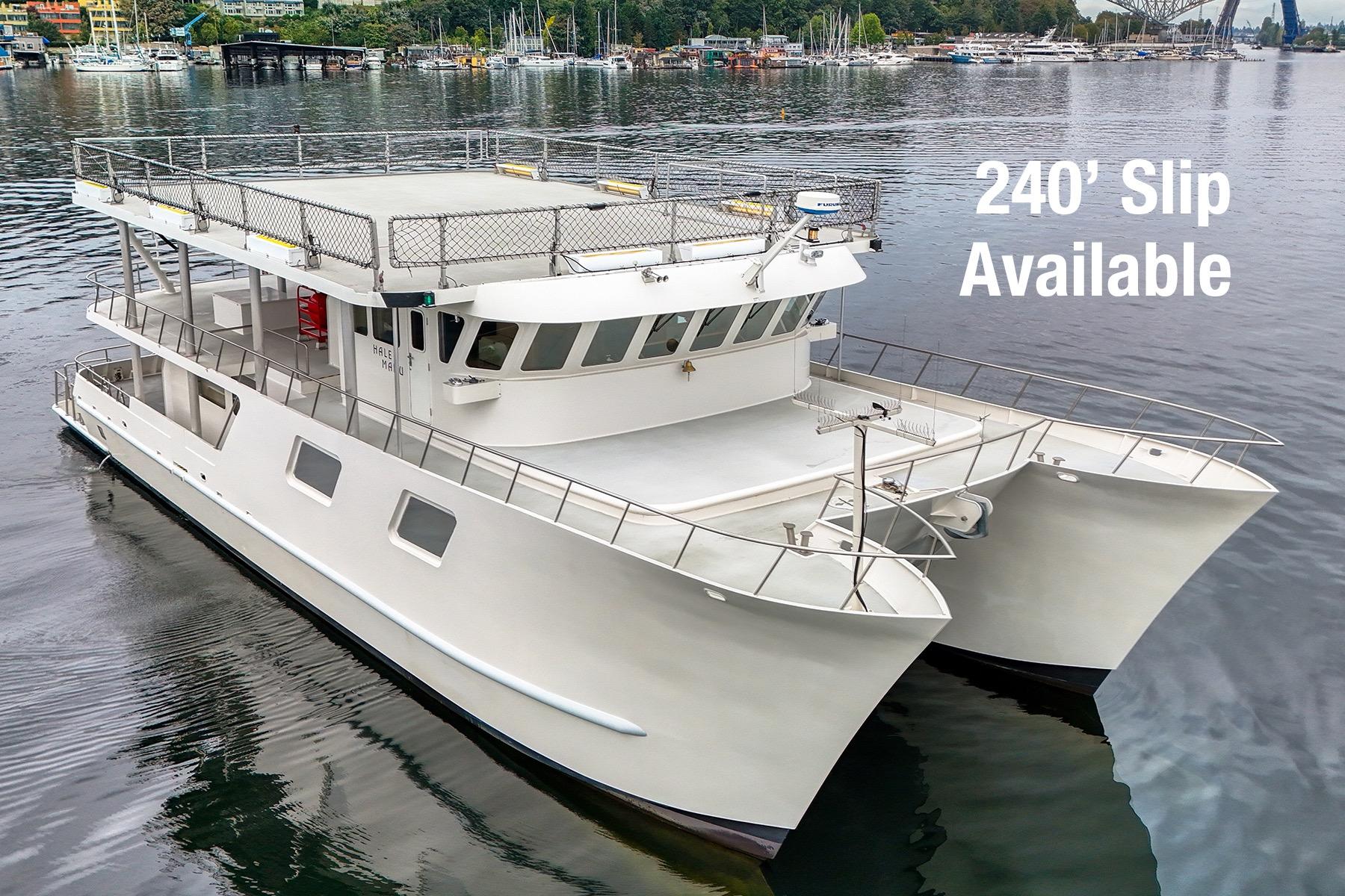 2007 MetalCraft 92' Catamaran 240' Slip Available