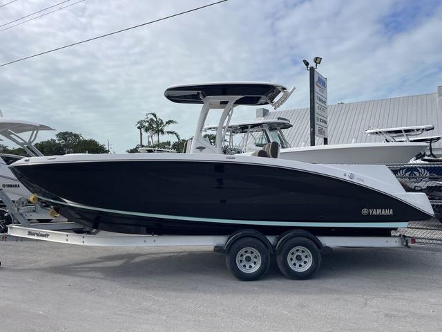 252 FSH Sport Center Console Boats