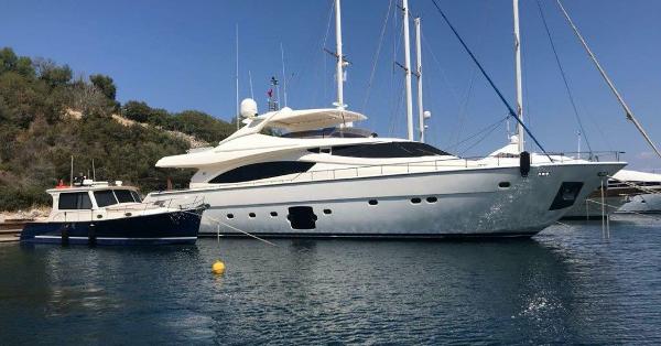 2012 Ferretti Yachts 881